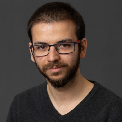 Headshot of André Rodrigues.