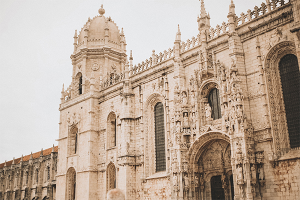 A photograph of the Mosteiro dos Jerónimos, in Belém, Lisbon.