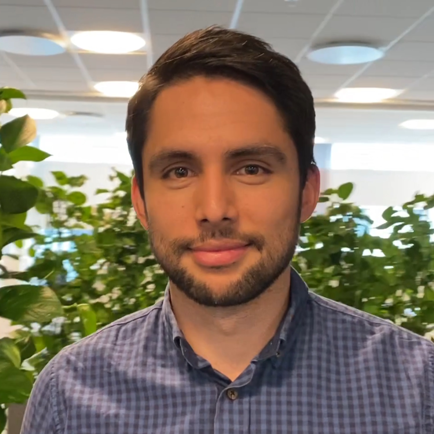 Headshot of Luis Quintero.